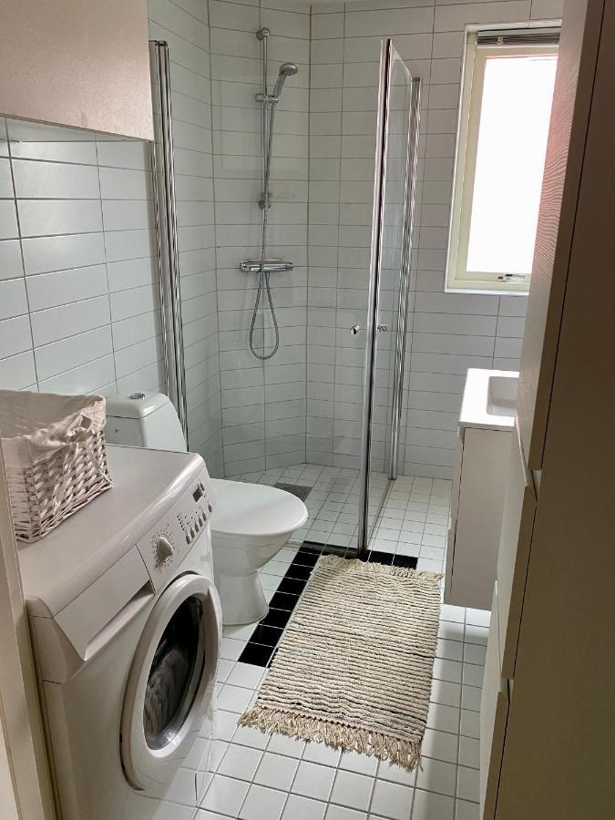 Frasch Och Fin 2:A. Gangavstand Till Stromstads Centrum Bagian luar foto