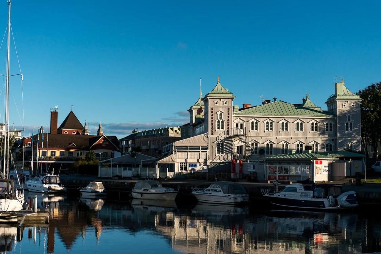 Frasch Och Fin 2:A. Gangavstand Till Stromstads Centrum Bagian luar foto